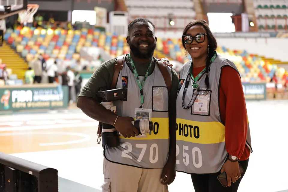 Les photographes de l'AfroBasket Dame, prêts avant le match.