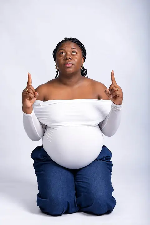Portrait en studio (à confirmer).